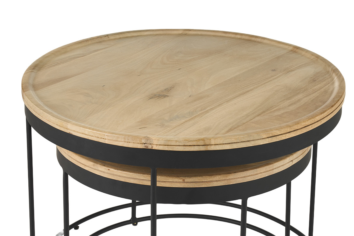 Tables basses gigognes rondes en manguier et m�tal noir, vue de dessus.