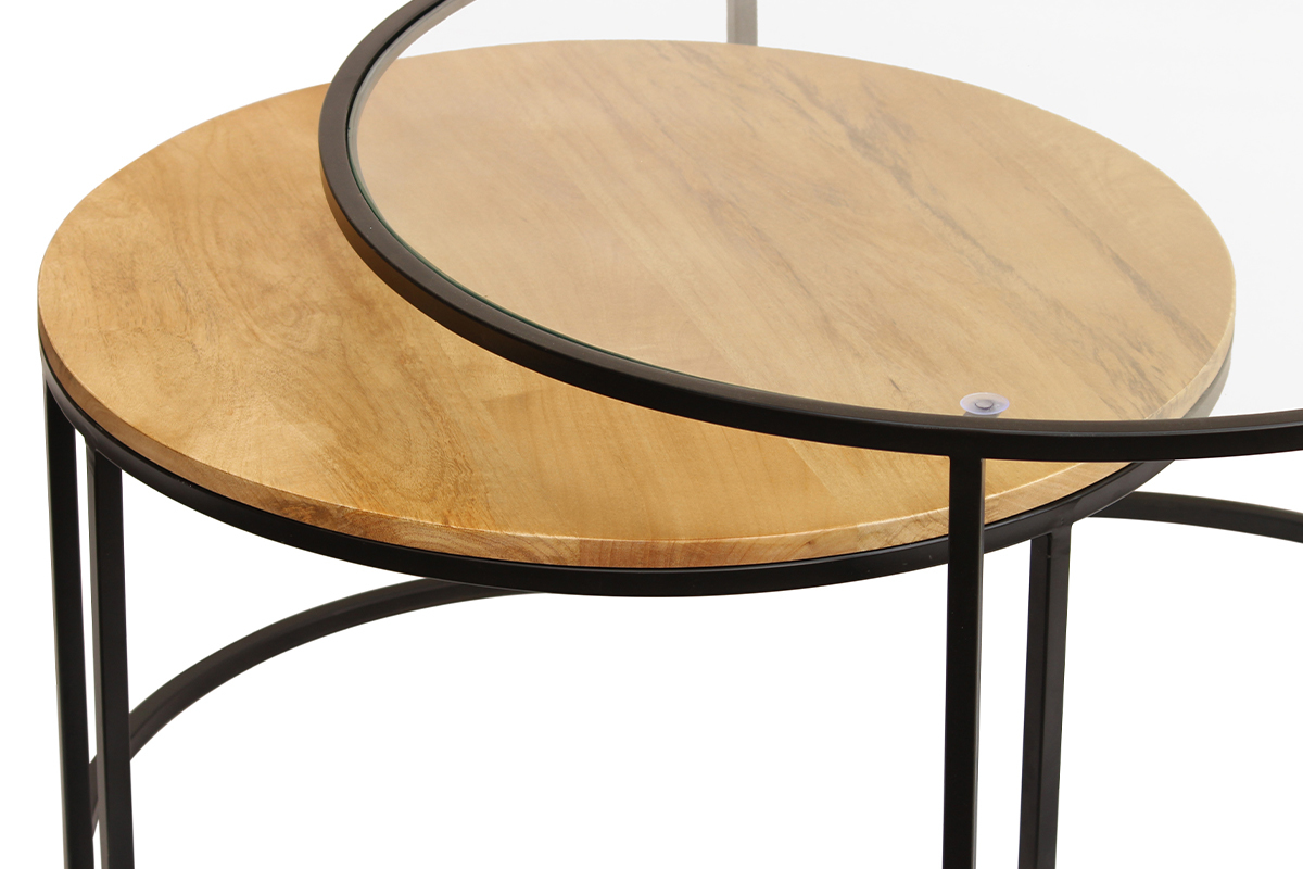 Tables basses gigognes rondes en verre et bois avec pi�tement en m�tal noir.