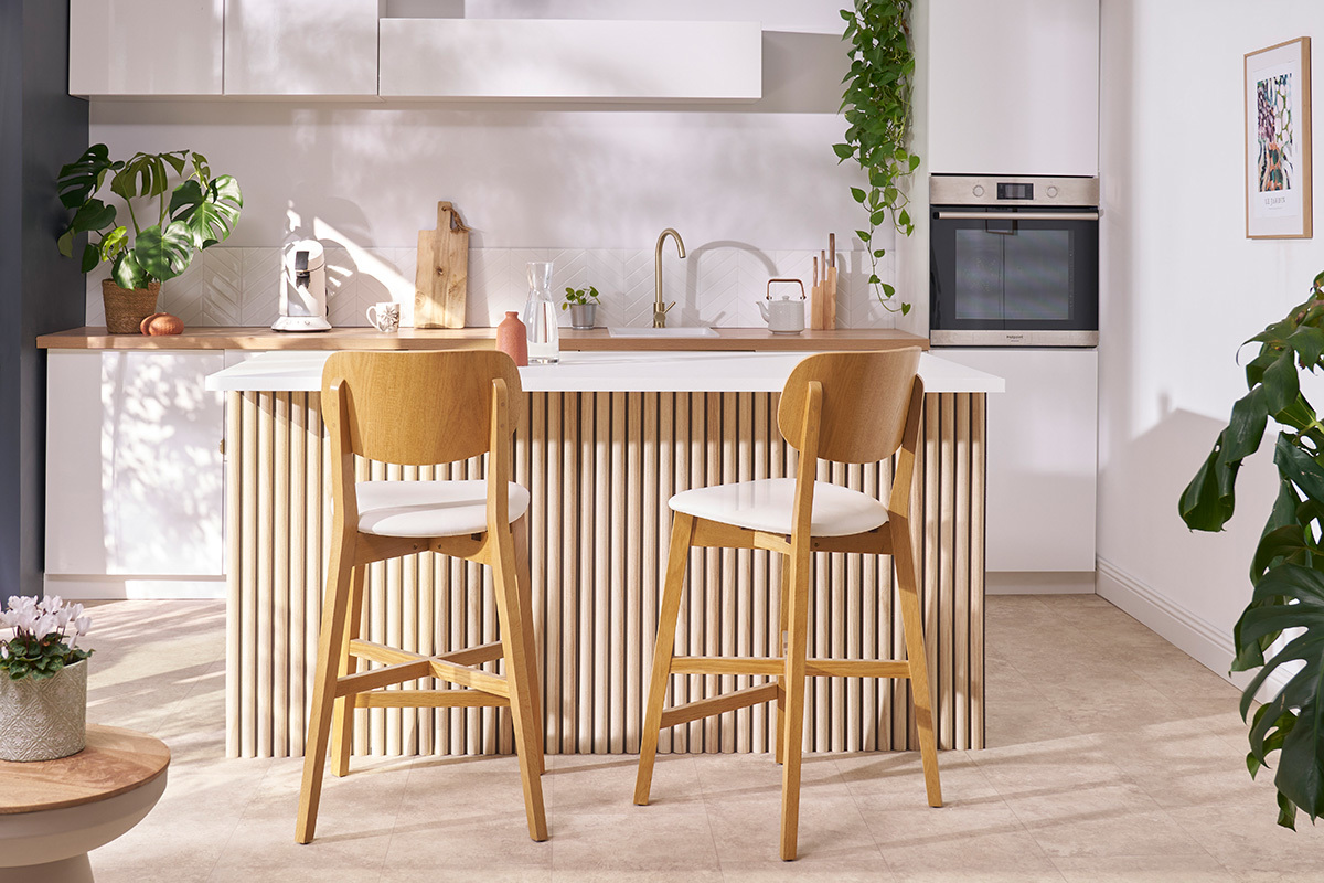 Tabouret de bar bois clair ch�ne et blanc H65 cm LUCIA