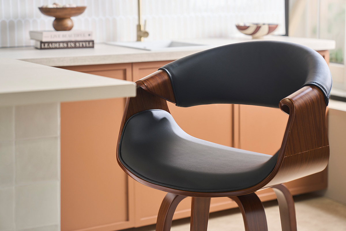 Tabouret de bar design noir et bois fonc� 65 cm pivotant 360� ARAMIS