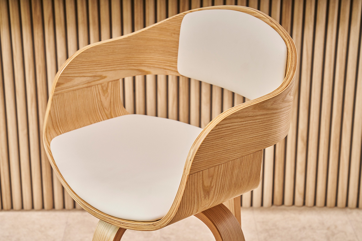 Tabouret de bar GAO pivotant en bois clair et blanc, vue de haut.