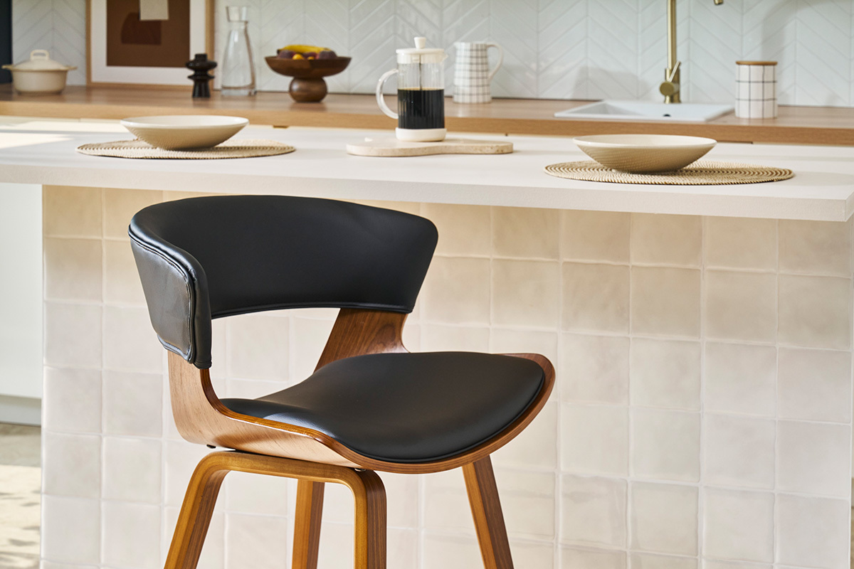 Tabourets de bar design noir et bois fonc� H65 cm (lot de 2) SYRAH