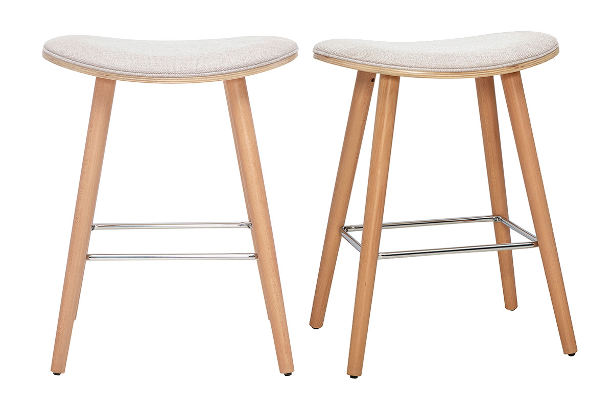 Tabourets de bar en tissu beige et bois clair, vue de face, avec repose-pied.