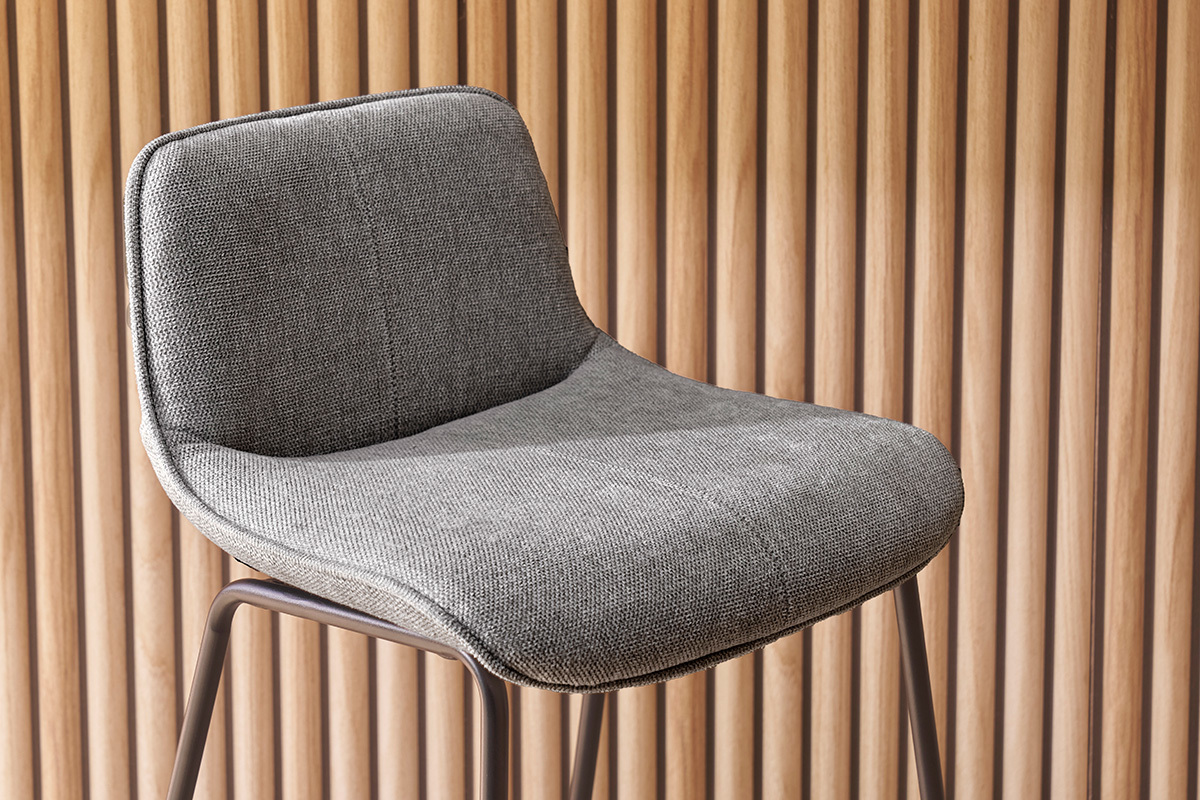 Tabourets de bar en tissu effet velours textur� gris et m�tal H65 (lot de 2) BOOST