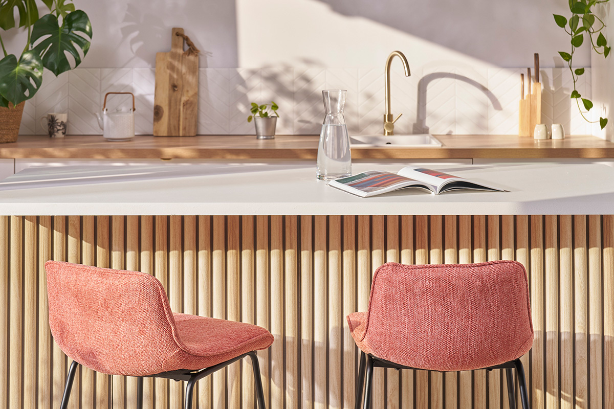 Tabourets de bar en tissu effet velours textur� terracotta et m�tal H65 cm (lot de 2) BOOST