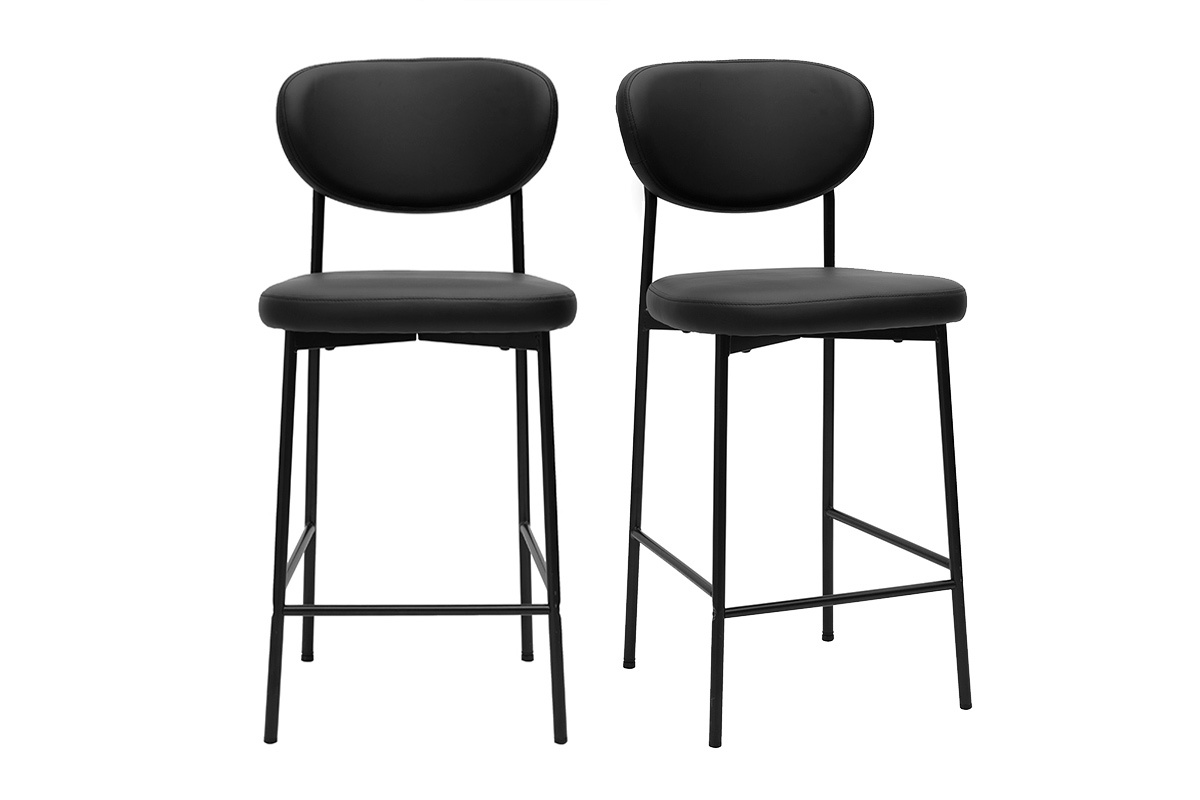 Deux tabourets de bar noirs BREKA H65 cm, assise et dossier noirs, pi�tement m�tal noir, vue de face.