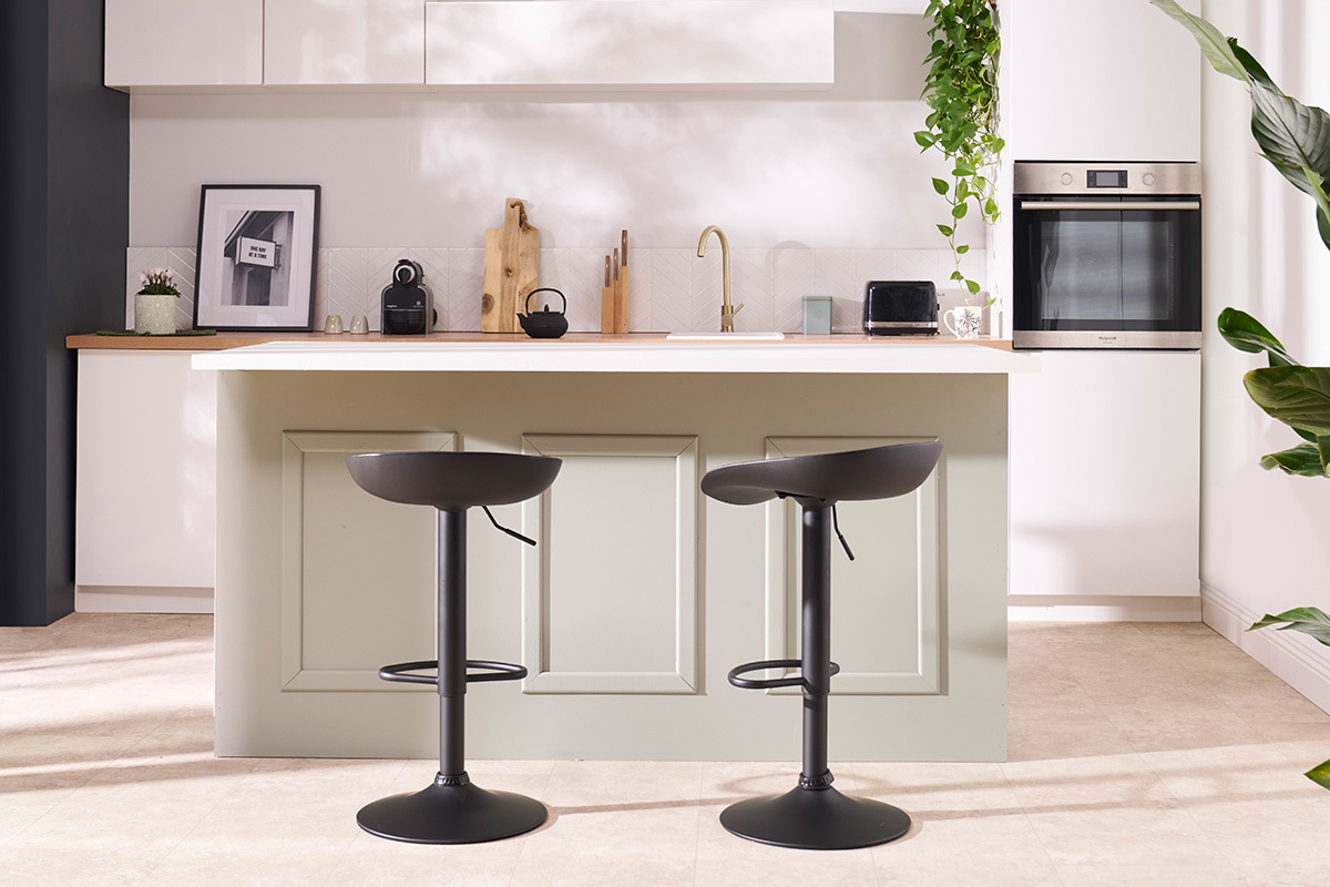Tabourets de bar r�glables design noirs H65 cm (lot de 2) PEBBLE
