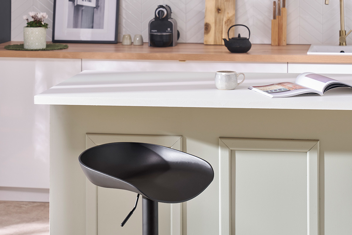 Tabourets de bar r�glables design noirs H65 cm (lot de 2) PEBBLE