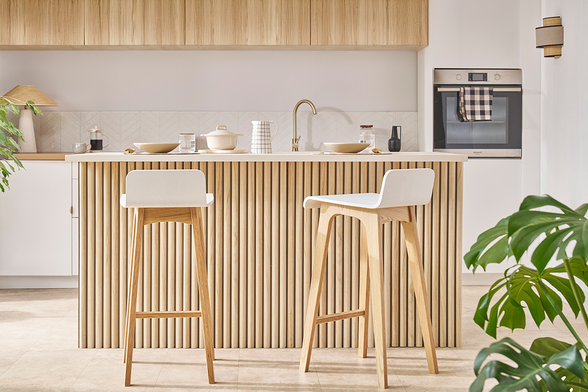 Tabourets de bar scandinaves blancs et bois clair H75 cm (lot de 2) BALTIK