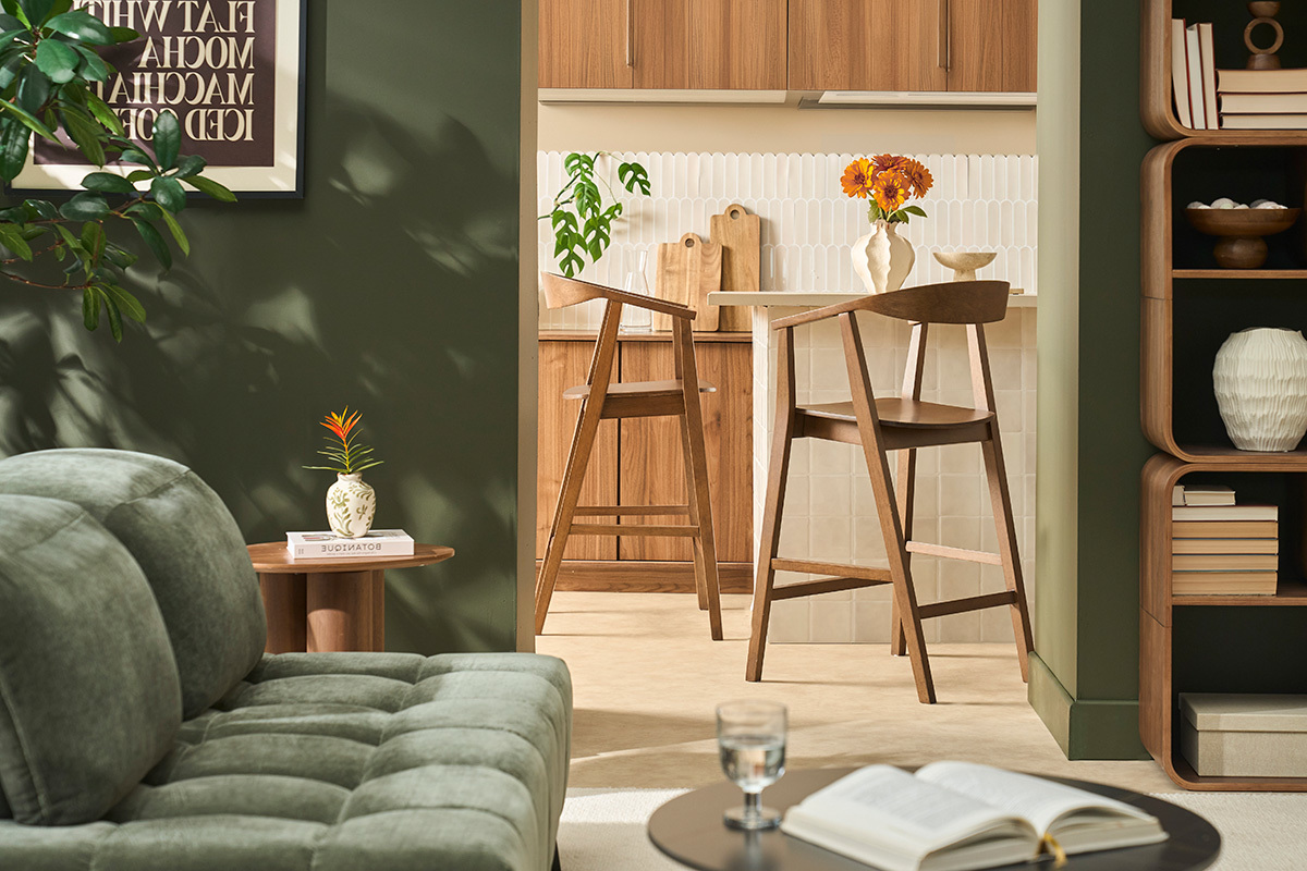 Tabourets de bar scandinaves en bois fonc� H66.5 cm (lot de 2) BAHIA