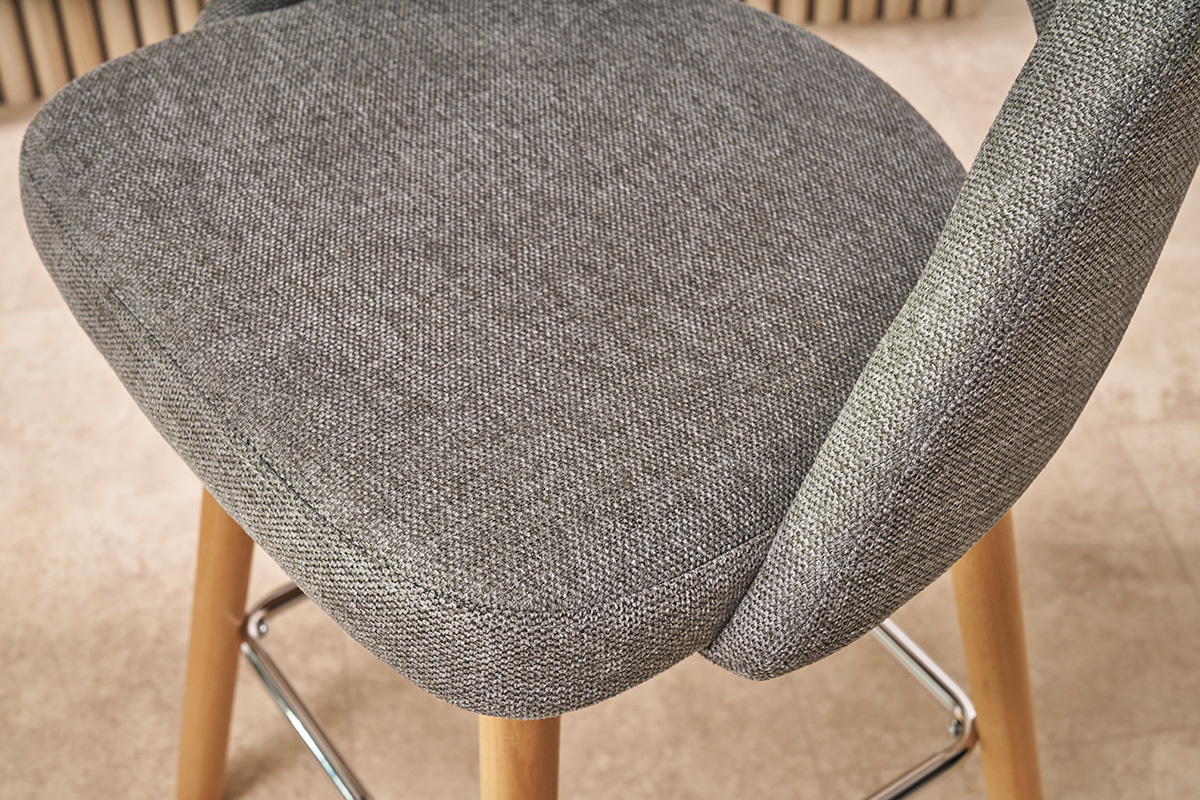 Tabourets de bar scandinaves tissu effet velours textur� gris et h�v�a massif 65 cm (lot de 2) COSETTE